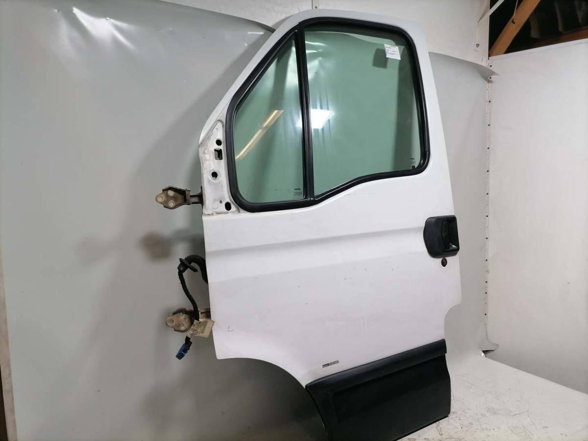 Iveco Daily 4 original T&uuml;r vorn links Wei&szlig; Bj.2007
